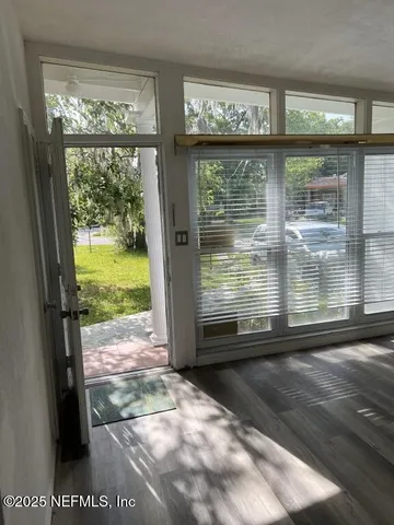 a view of yard with green space