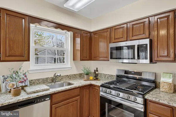 $945,500 | 2982 Emerald Chase Drive, Herndon, VA 20171