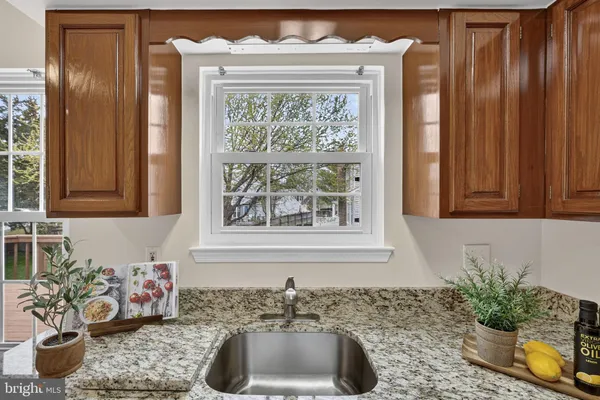 $945,500 | 2982 Emerald Chase Drive, Herndon, VA 20171