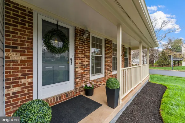 $945,500 | 2982 Emerald Chase Drive, Herndon, VA 20171