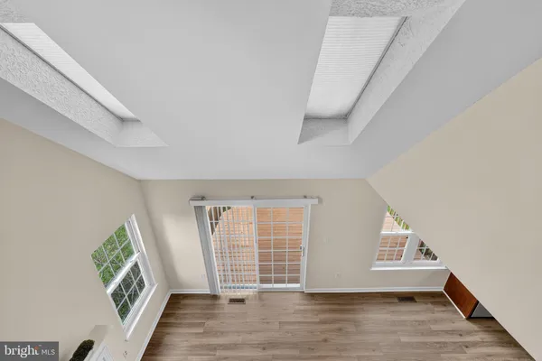 $945,500 | 2982 Emerald Chase Drive, Herndon, VA 20171