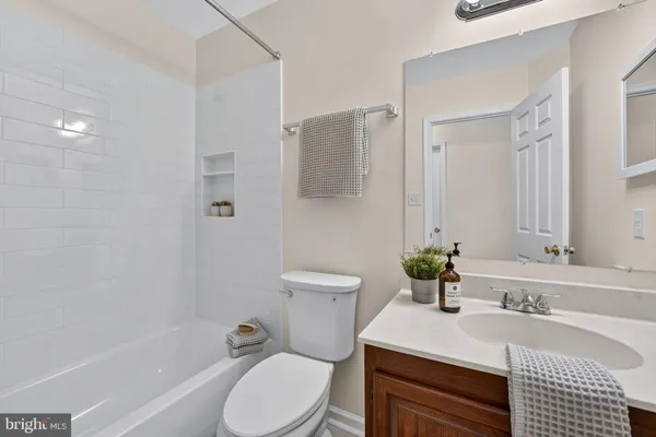 $945,500 | 2982 Emerald Chase Drive, Herndon, VA 20171