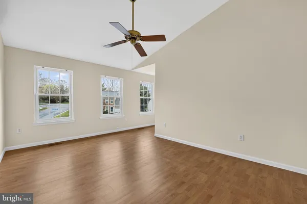 $945,500 | 2982 Emerald Chase Drive, Herndon, VA 20171