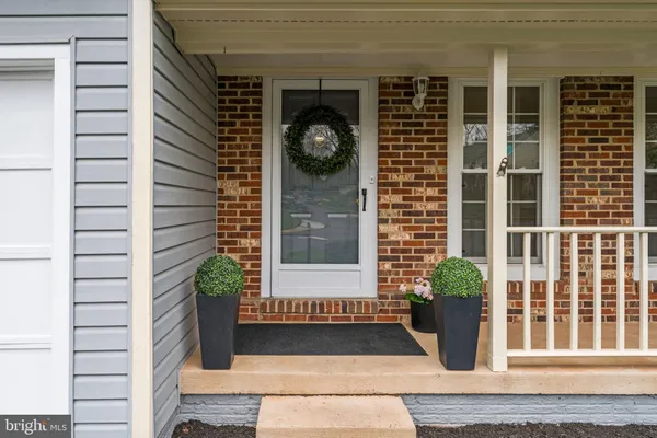 $945,500 | 2982 Emerald Chase Drive, Herndon, VA 20171