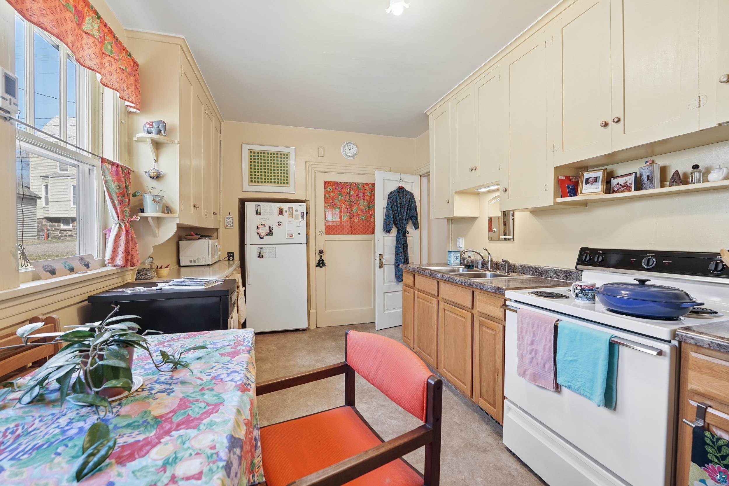 1407 East 3rd Street Duluth, MN 55805 - Photo 11 of 26