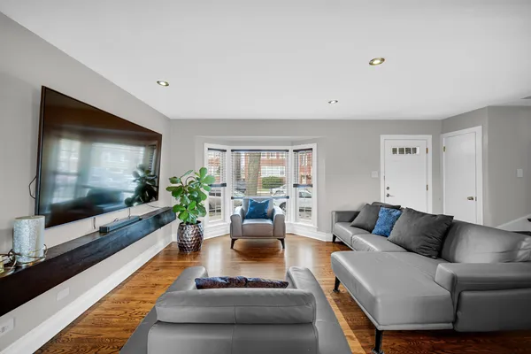 $430,000 | 2831 North Austin Avenue, Chicago, IL 60634