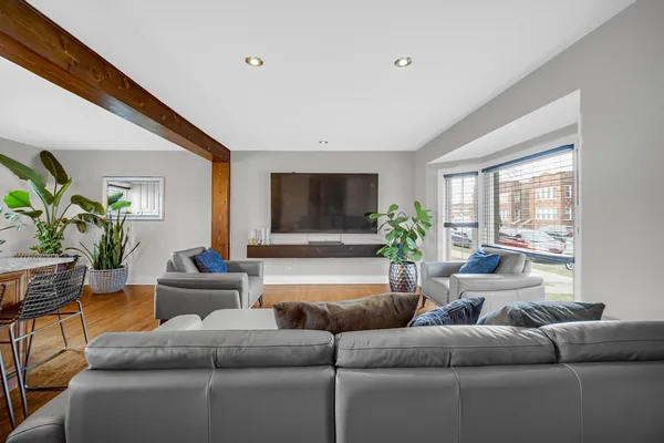 $430,000 | 2831 North Austin Avenue, Chicago, IL 60634