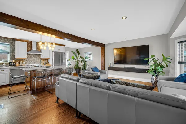 $430,000 | 2831 North Austin Avenue, Chicago, IL 60634