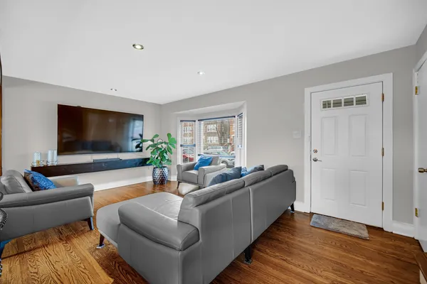 $430,000 | 2831 North Austin Avenue, Chicago, IL 60634