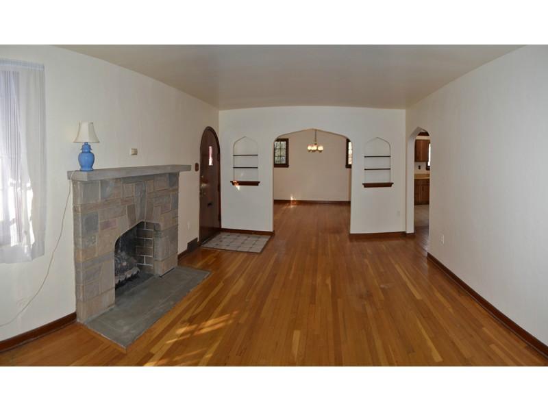 1711 Renton Avenue Pittsburgh, PA 15229 - Photo 4 of 25 Living Room.
