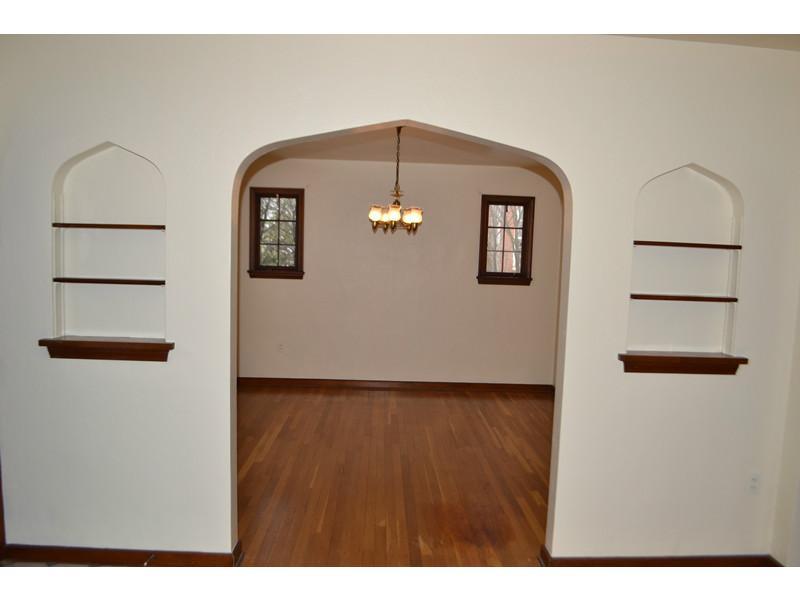 1711 Renton Avenue Pittsburgh, PA 15229 - Photo 5 of 25 Living Room.