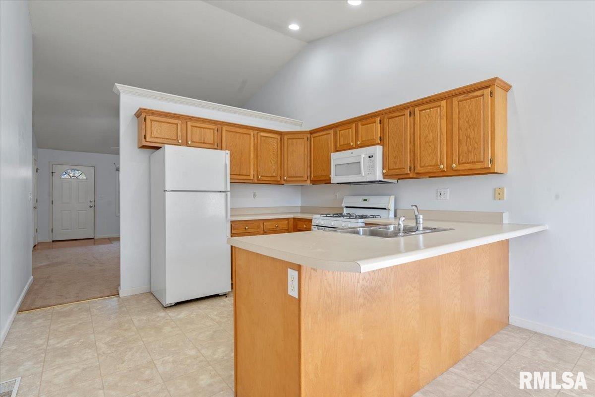 2416 Neil Road Springfield, IL 62702 - Photo 9 of 28