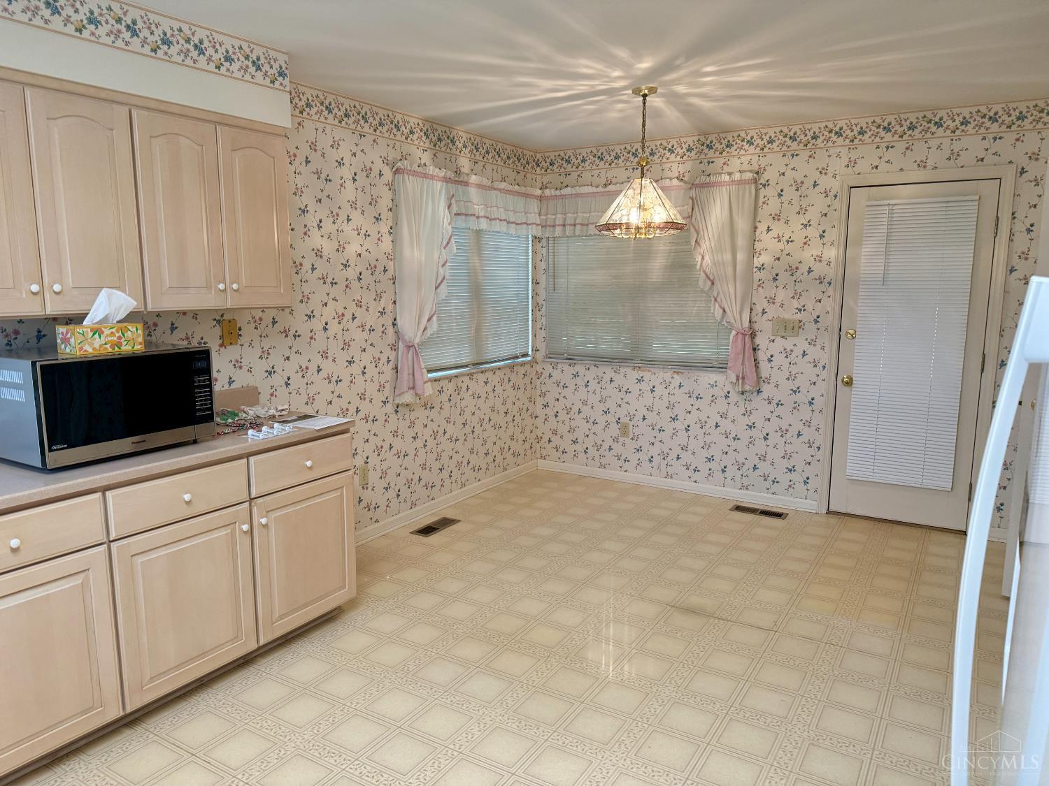 6641 Smith Road Loveland, OH 45140 - Photo 8 of 22
