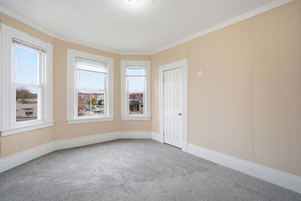 201 Main Street Springfield, MA 01108 - Photo 16 of 25 an empty room with windows
