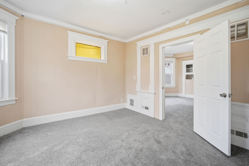 201 Main Street Springfield, MA 01108 - Photo 21 of 25 an empty room with windows and closet
