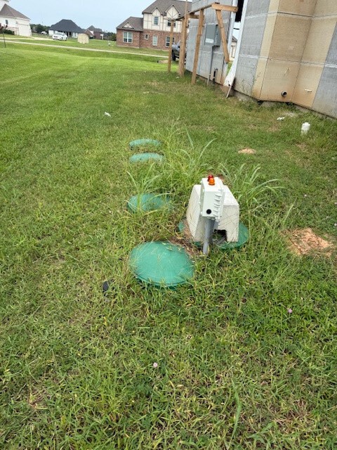 926 Lakeland Circle Rosharon, TX 77583 - Photo 11 of 12 a backyard of a house with table and chairs