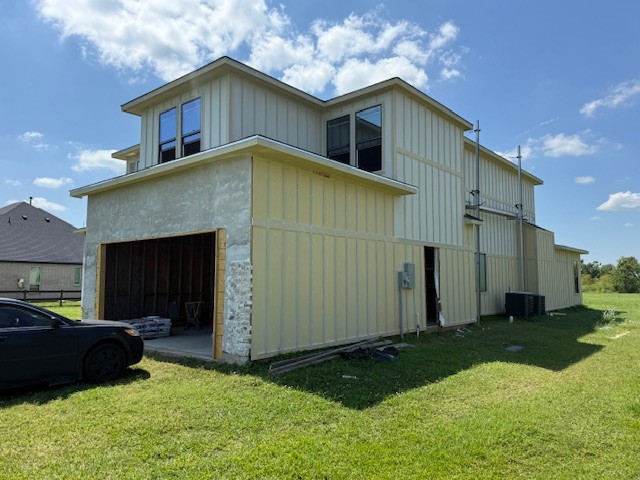 926 Lakeland Circle Rosharon, TX 77583 - Photo 2 of 12 a house view with a garden space