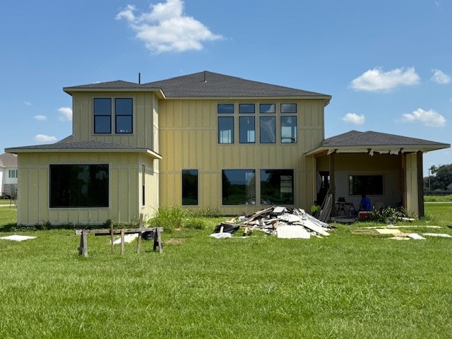926 Lakeland Circle Rosharon, TX 77583 - Photo 3 of 12 a backyard of a house with table and chairs