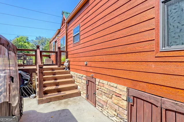 a view of entryway with a front door