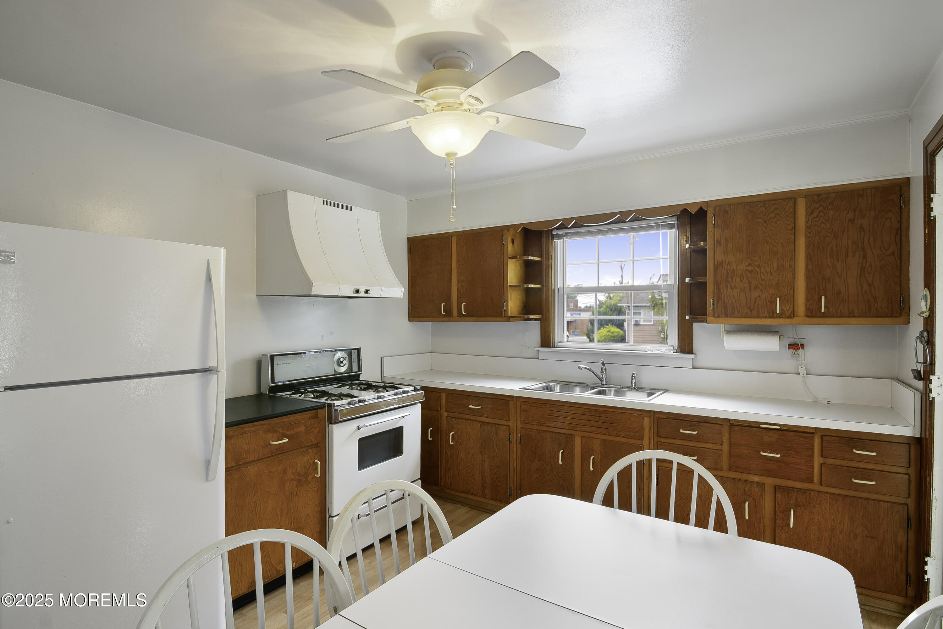 805 King Georges Road Fords, NJ 08863 - Photo 13 of 38 13-13