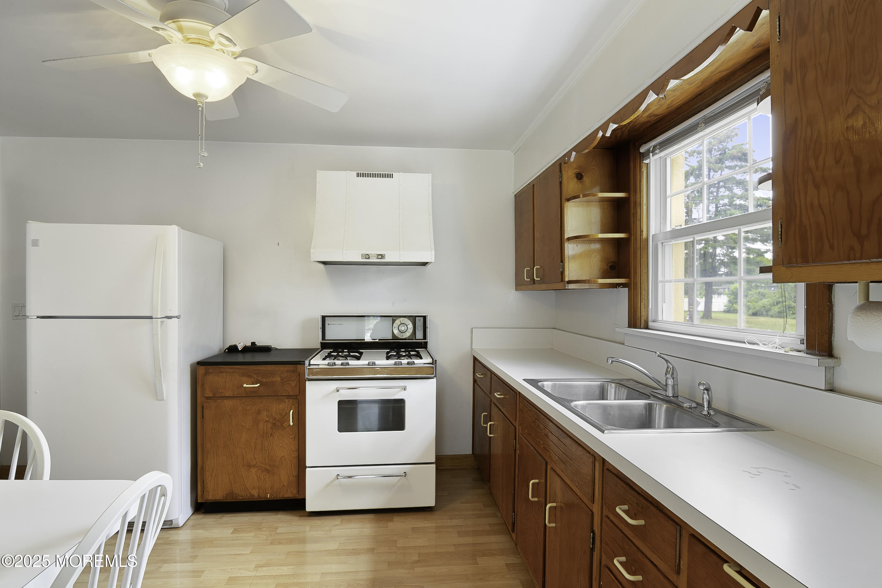 805 King Georges Road Fords, NJ 08863 - Photo 14 of 38 14-14