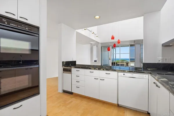 $2,990,000 | 160 Solana Point Circle, Solana Beach, CA 92075