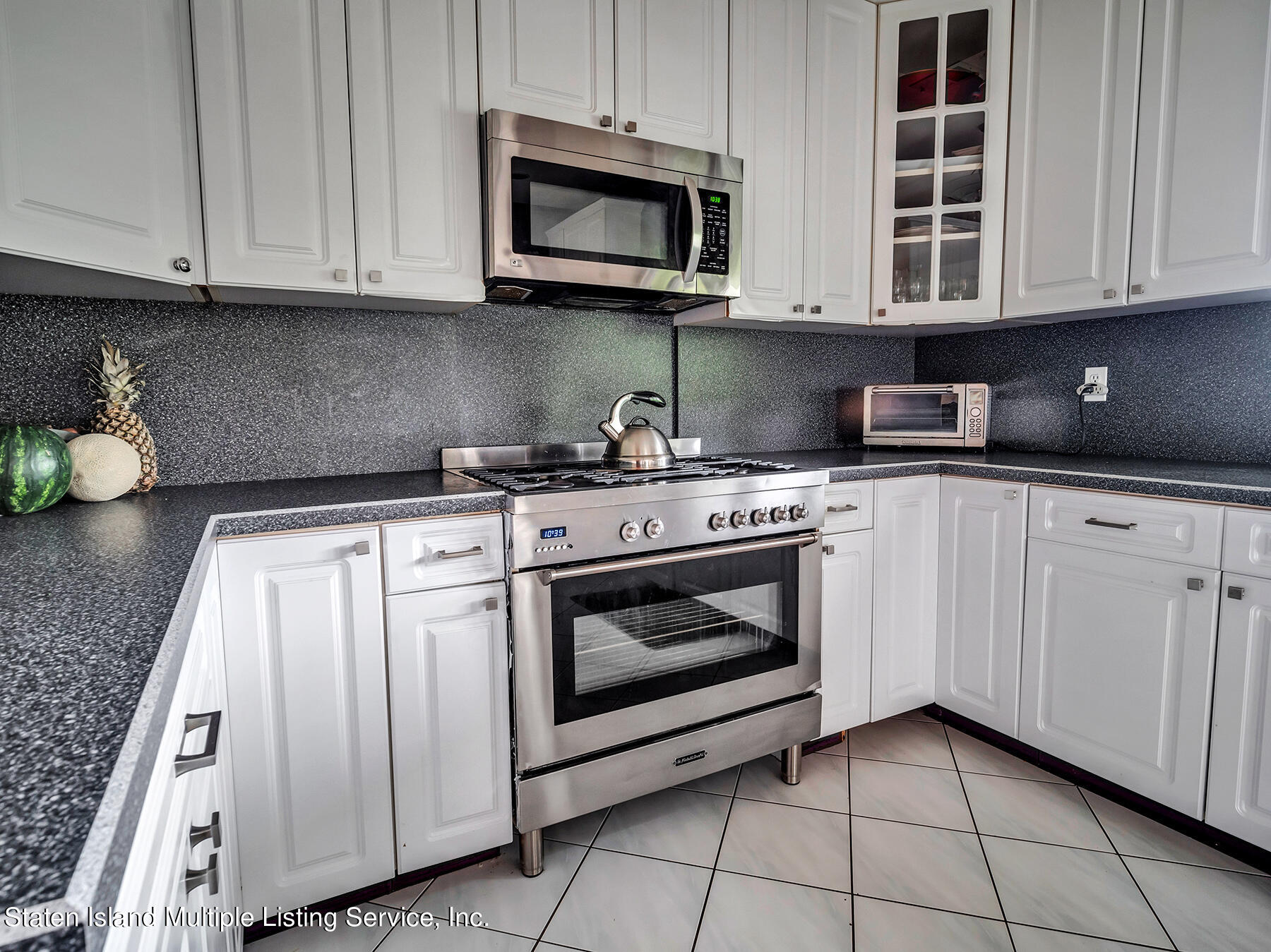 39 Nicole Loop Staten Island, NY 10301 - Photo 21 of 48 9C9B06E2-6709-4F38-AA44-24F3B6CA6A01