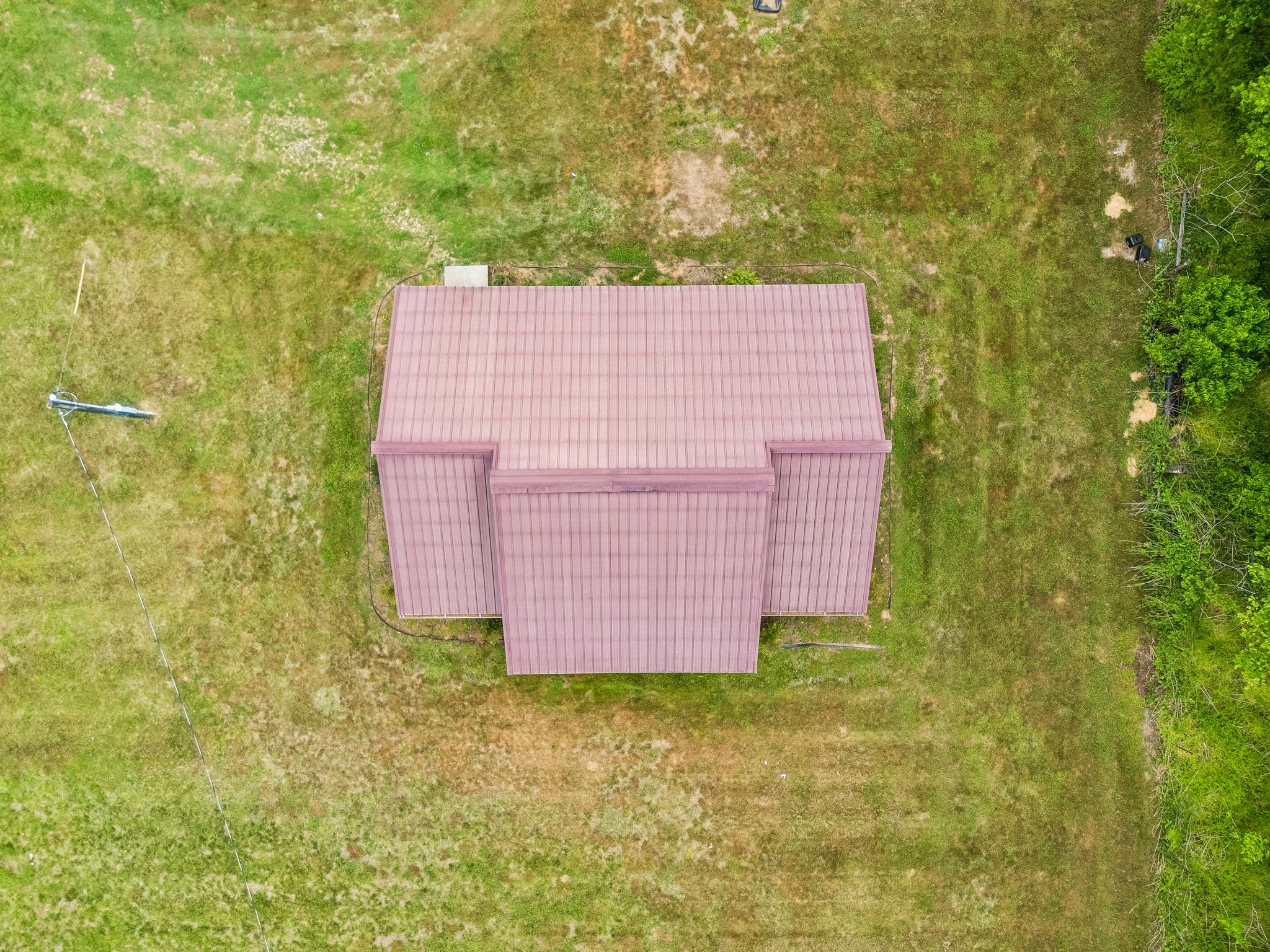 2461 Bodenham Road Pulaski, TN 38478 - Photo 84 of 100 a brick building with a yard