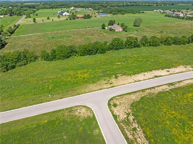 $195,000 | 13308 Winner's Circle, Smithville, MO 64089