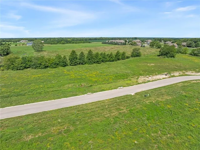 $195,000 | 13308 Winner's Circle, Smithville, MO 64089