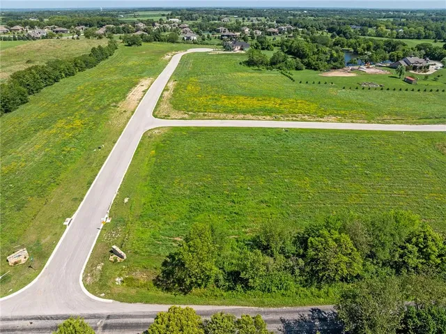 $195,000 | 13308 Winner's Circle, Smithville, MO 64089