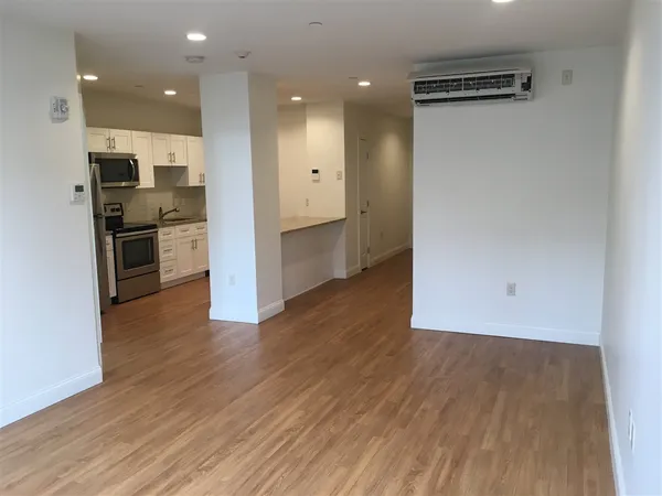 $2,139 | 875 Elm Street, Unit 402, Manchester, NH 03101