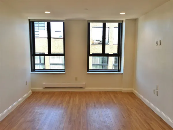 $2,139 | 875 Elm Street, Unit 402, Manchester, NH 03101