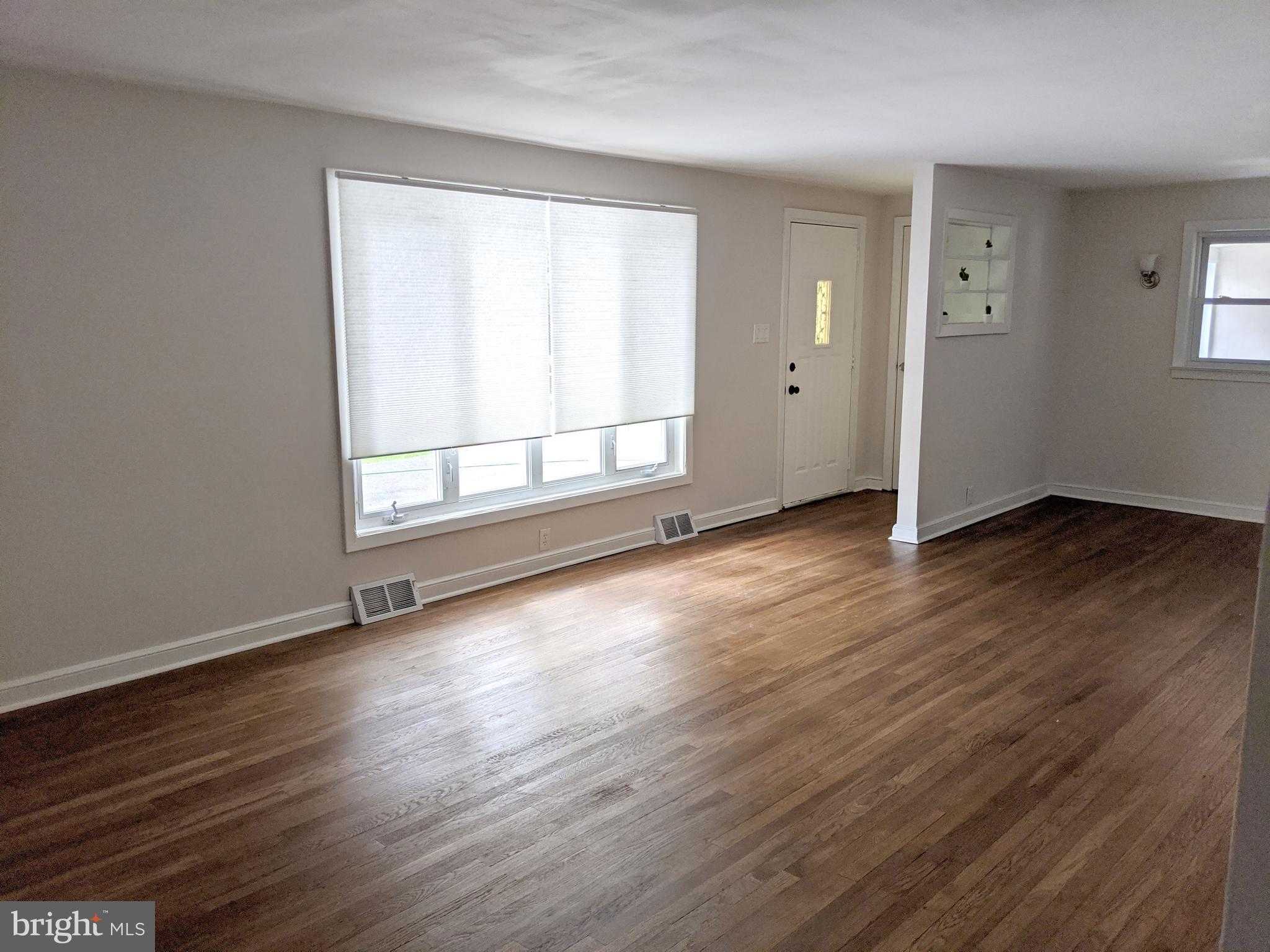 102 Radix Road Williamstown, NJ 08094 - Photo 3 of 35
