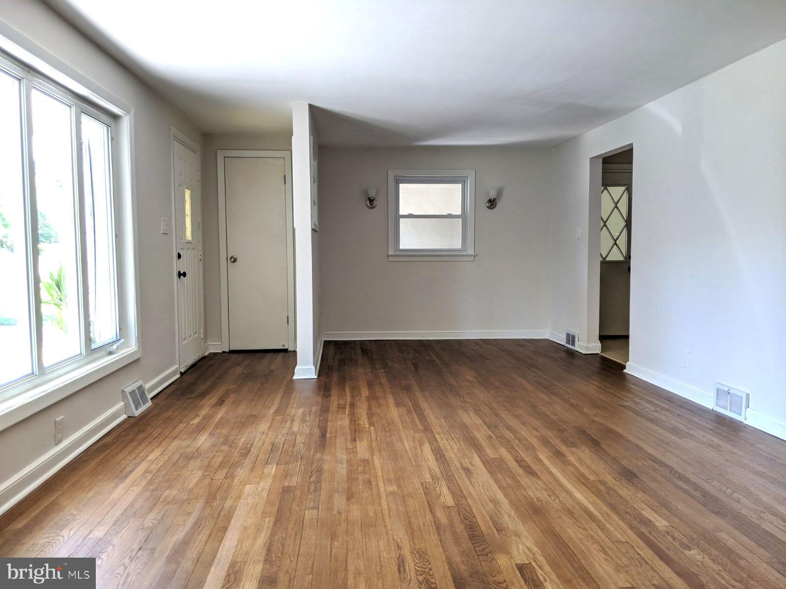 102 Radix Road Williamstown, NJ 08094 - Photo 4 of 35