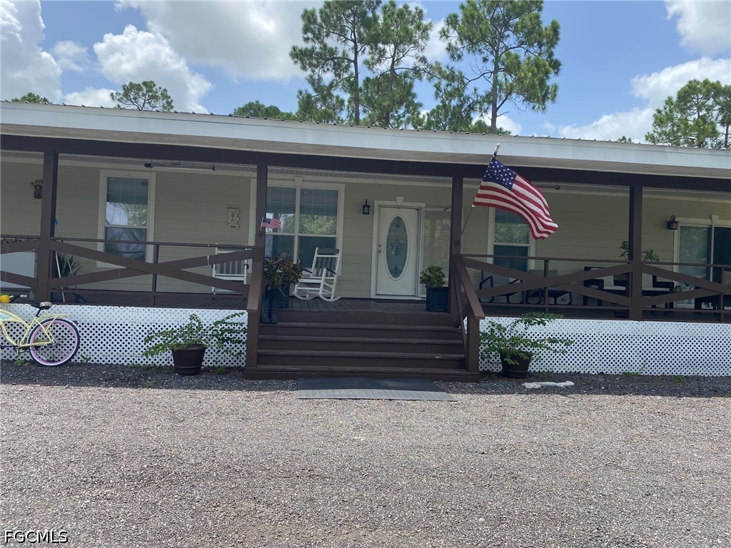 2511 Christopher Lane Clewiston, FL 33440 - Photo 2 of 5 a front view of a house