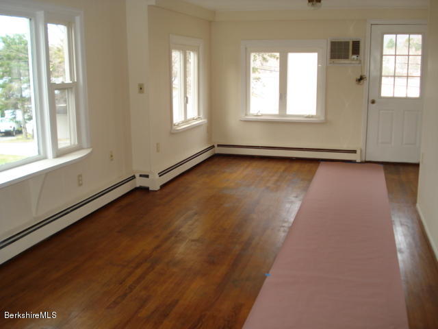27 Green Hill Road Pittsfield, MA 01201 - Photo 5 of 17 Livingroom