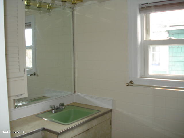 27 Green Hill Road Pittsfield, MA 01201 - Photo 6 of 17 Full Bath