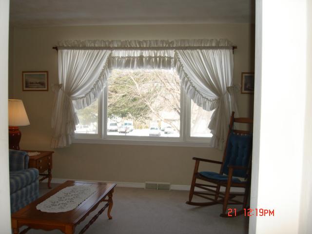 7564 Old Mill Road Roanoke, VA 24018 - Photo 11 of 31 Living Room