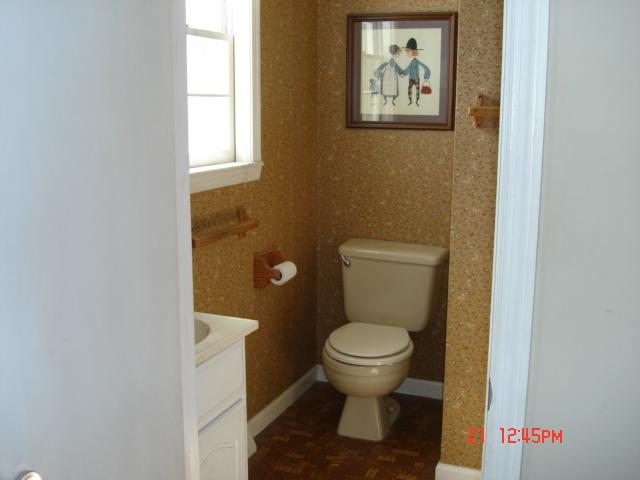 7564 Old Mill Road Roanoke, VA 24018 - Photo 22 of 31 Master Bath