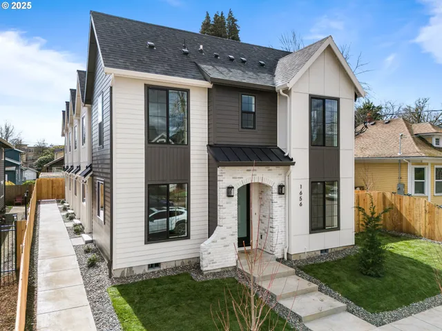 $369,900 | 1662 Southeast Umatilla Street, Unit 4, Portland, OR 97202