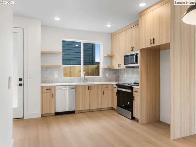 $369,900 | 1662 Southeast Umatilla Street, Unit 4, Portland, OR 97202