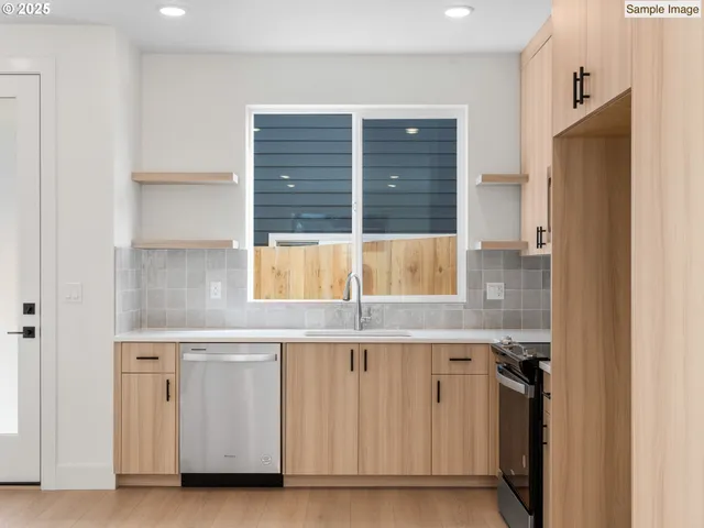 $369,900 | 1662 Southeast Umatilla Street, Unit 4, Portland, OR 97202