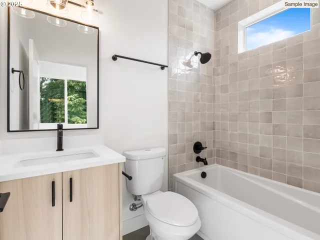 $369,900 | 1662 Southeast Umatilla Street, Unit 4, Portland, OR 97202