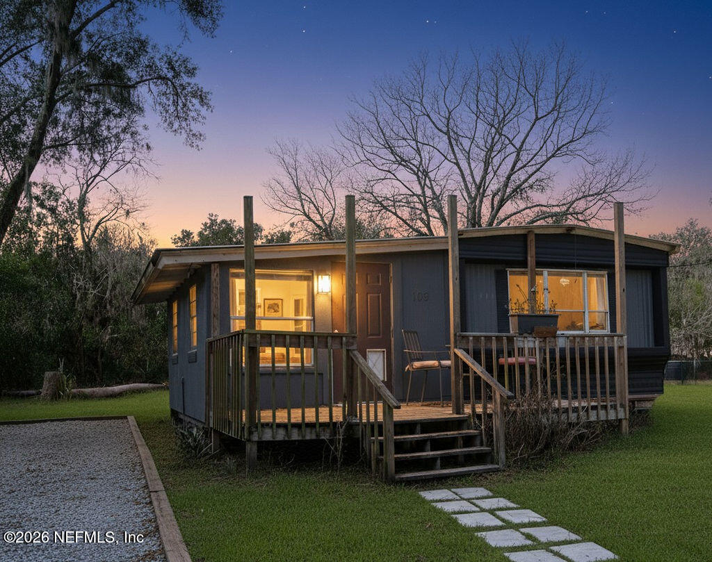109 Lake Ida Point Drive Interlachen, FL 32148 - Photo 11 of 20 Exteriortwlightaddedgreengrass