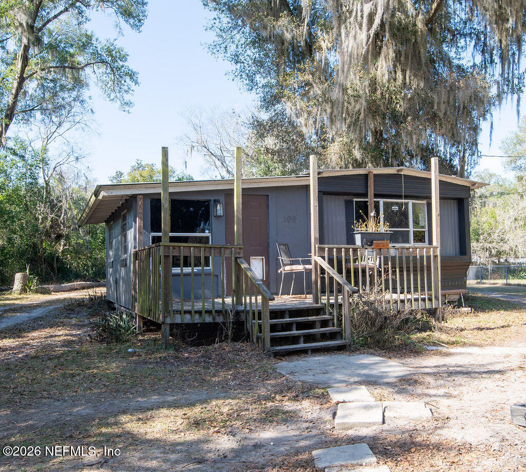 109 Lake Ida Point Drive Interlachen, FL 32148 - Photo 12 of 20 ExteriorFront