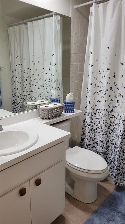 1526 Georgetowne Lane Sarasota, FL 34232 - Photo 13 of 21 a bathroom with a sink a toilet and shower curtain