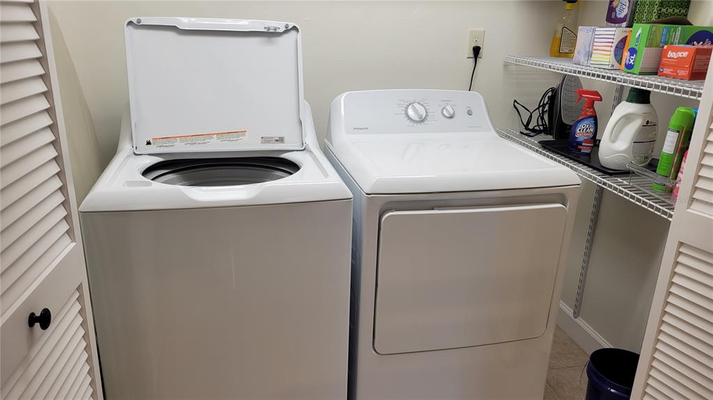 1526 Georgetowne Lane Sarasota, FL 34232 - Photo 15 of 21 a utility room with dryer and washer