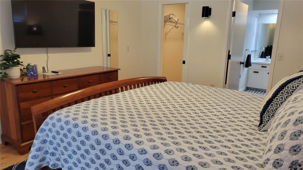 1526 Georgetowne Lane Sarasota, FL 34232 - Photo 17 of 21 a bedroom with a bed and a flat screen tv