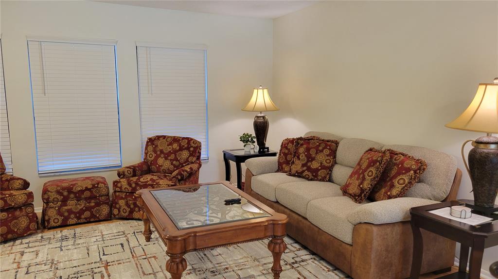 1526 Georgetowne Lane Sarasota, FL 34232 - Photo 8 of 21 a living room with furniture